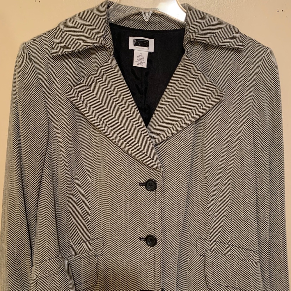 Nice black & white Woven Spring Coat Size 14